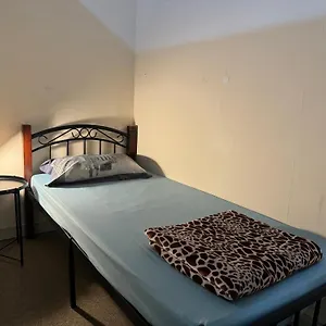Backpacker's Bed - No Parking Space , Abu Dhabi United Arab Emirates